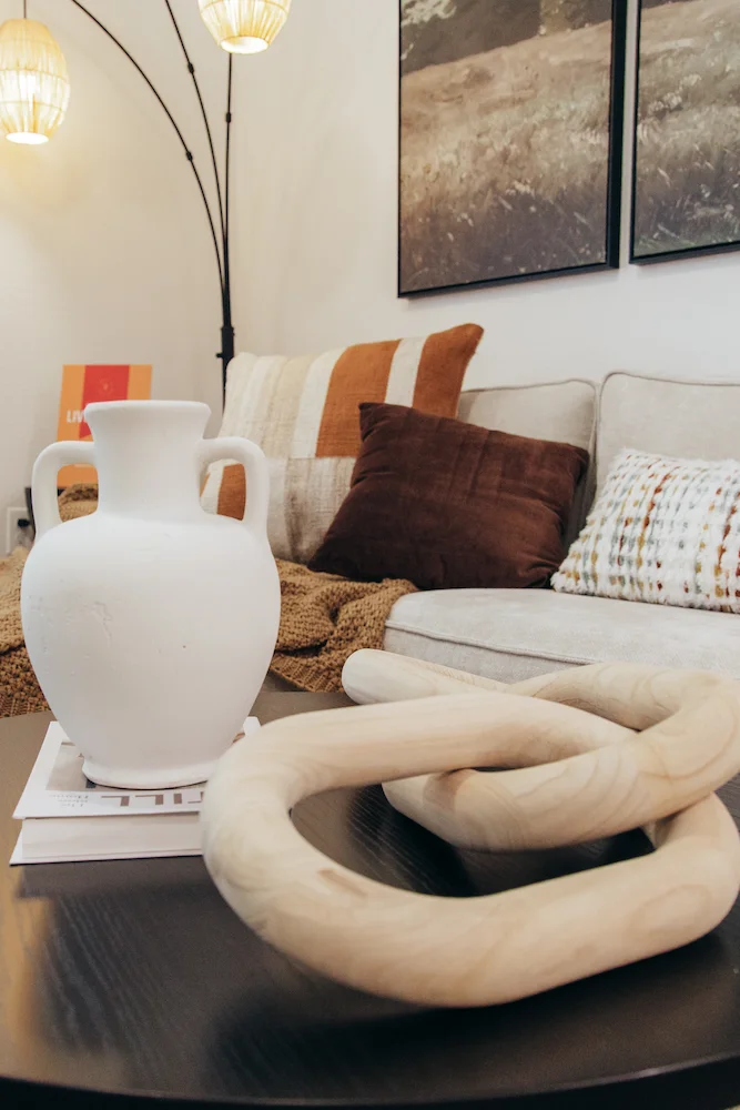 Contemporary decor furnished living room - Terra Vista