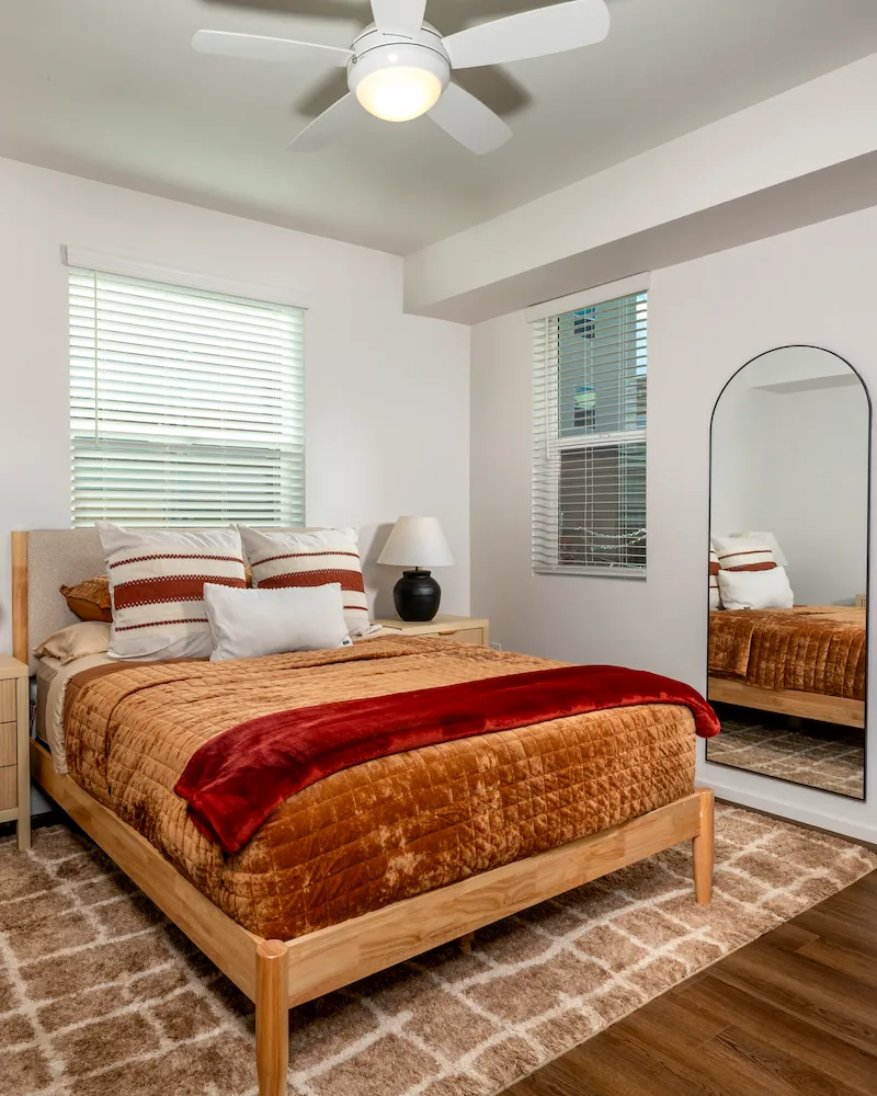 Bedroom with ceiling an and mirror
